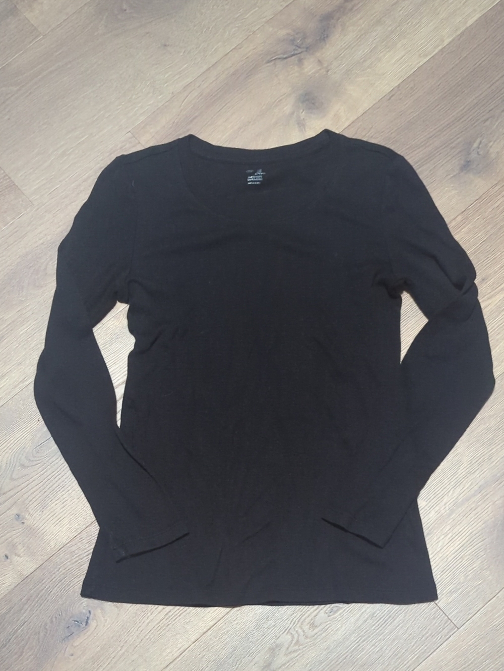 GAP Black Long-Sleeve Crewneck Tee